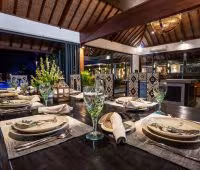 Villa Tirtha Bayu II, Esstisch